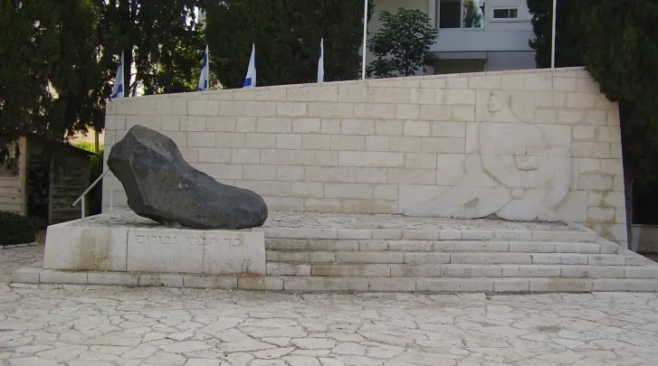 אנדרטה לזכר בני היישוב שנפלו במערכות ישראל - רחובות