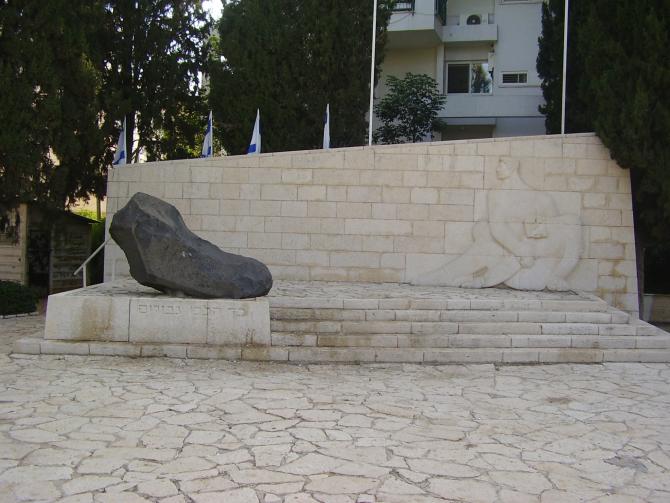 אנדרטה לזכר בני היישוב שנפלו במערכות ישראל - רחובות