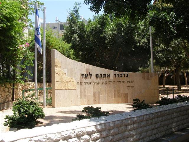 אנדרטה לזכר הנופלים מבית ספר שלמון - ראשון לציון