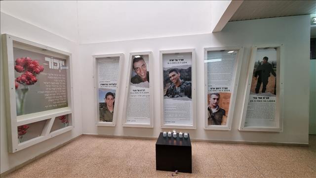 קיר זיכרון לחללי בית ספר מקיף עירוני ח' - ראשון לציון