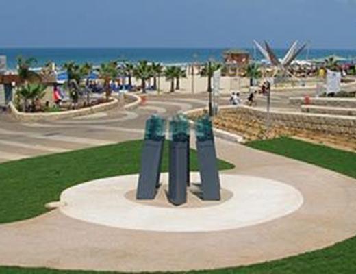 טיילת שייטת 13