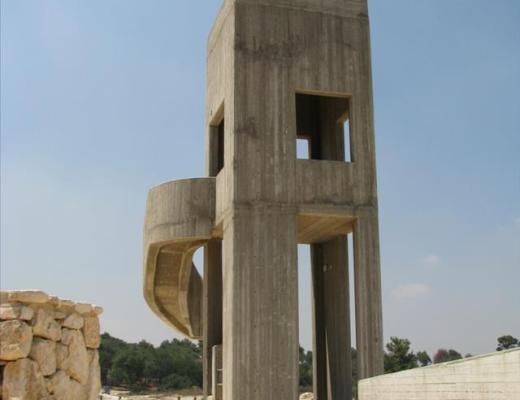 יד לנופלים בני התנועה הקיבוצית - יערות מנשה (משמר העמק)