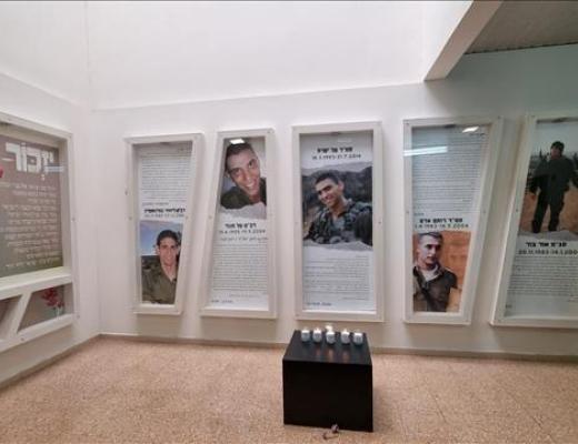 קיר זיכרון לחללי בית ספר מקיף עירוני ח' - ראשון לציון