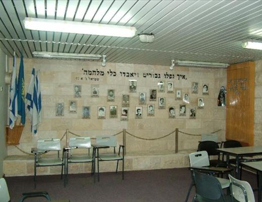 חדר הנצחה לנופלים מבית ספר תיכון ברנר - פתח תקווה