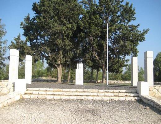 אתר הנצחה לחללי גדוד 51 מחטיבת גבעתי - כביש צומת גבעתי - הודיה (גבעת ארנון)