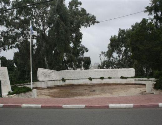 מצבה לבני המקום שנפלו במלחמת העצמאות - רמת גן