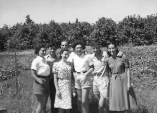 בטיול עם חברים