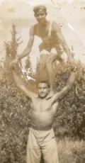 נתנאל גלוסקא (על כתפי חבר)