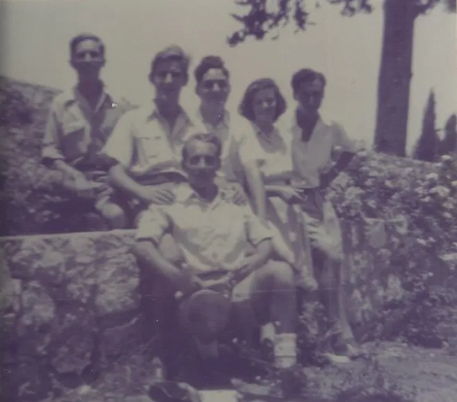 בגן המושבה- חיים שני משמאל למעלה