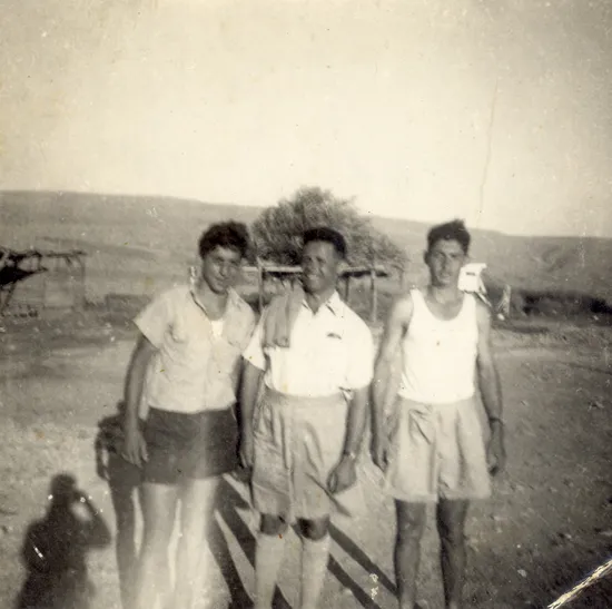 עם אחיו מיכאל