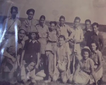 טיול לחולדה 1947, חיים ראשון משמאל בשורה תחתונה